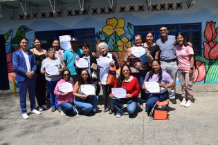 Cali Grupo de mujeres acompañadas de tadeístas en Cali
