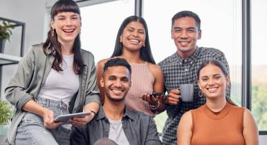 Estudiantes de Derecho Grupo de estudiantes de Derecho y abogados de diferentes campos
