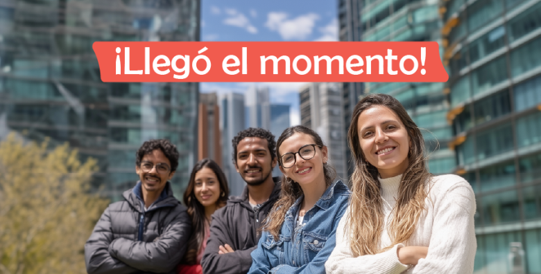 Elecciones institucionales Utadeo 2026 Tres mujeres y dos hombres de brazos cruzados bajo la frase "llegó el momento"