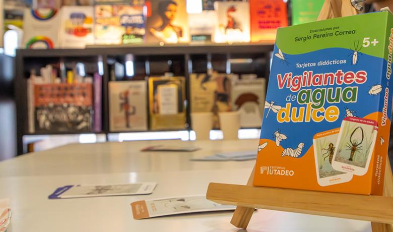 Bogotá, Colombia Caja de las tarjetas didácticas Vigilantes de agua dulce