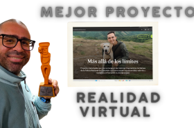Profesor Alejandro Ángel de Utadeo con el premio de Villa del Cine