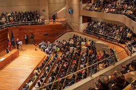 En total 181 personas, recibieron su diploma y formalmente son profesionales. 