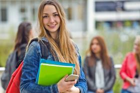 Estudiante universitaria becada
