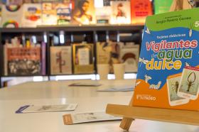 Bogotá, Colombia Caja de las tarjetas didácticas Vigilantes de agua dulce