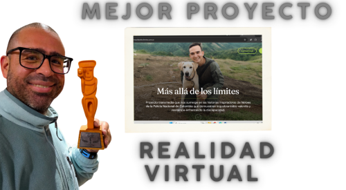 Profesor Alejandro Ángel de Utadeo con el premio de Villa del Cine